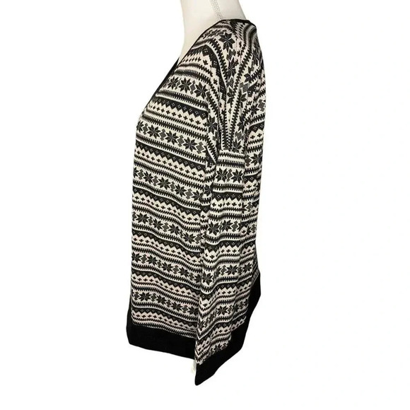 Sew In Love Women’s Medium Let It Snow Striped Snowflake V-Neck Sweater - Picture 3 of 4